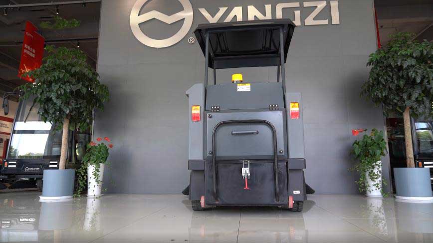 如何購買到一臺經(jīng)濟(jì)實(shí)惠的駕駛式掃地車