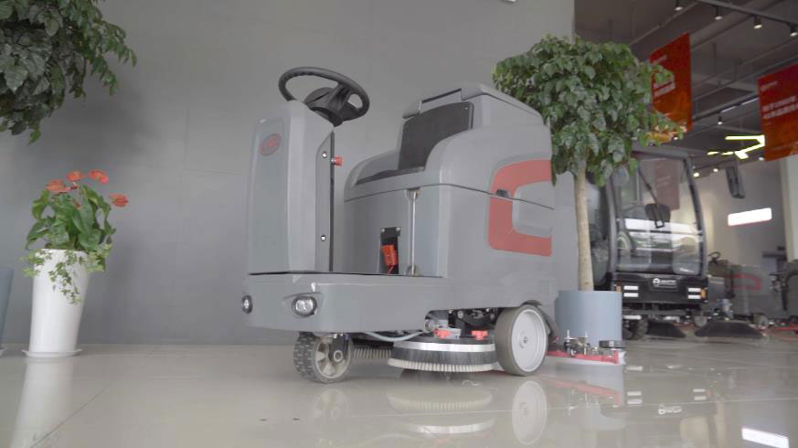 揚(yáng)子電動駕駛式洗地機(jī)產(chǎn)品特點(diǎn)