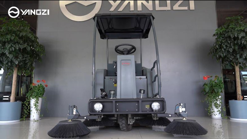 駕駛式掃地機(jī)–購(gòu)買時(shí)應(yīng)牢記的事項(xiàng)