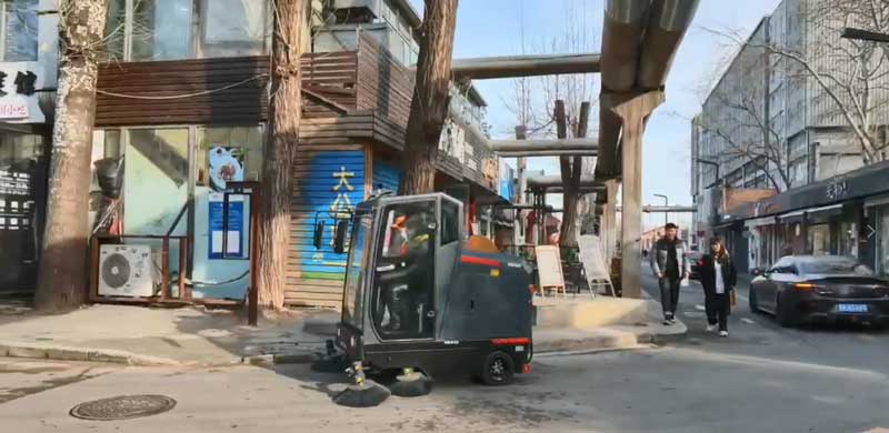 北京798藝術(shù)區(qū)使用揚子掃地機后，持續(xù)采購！