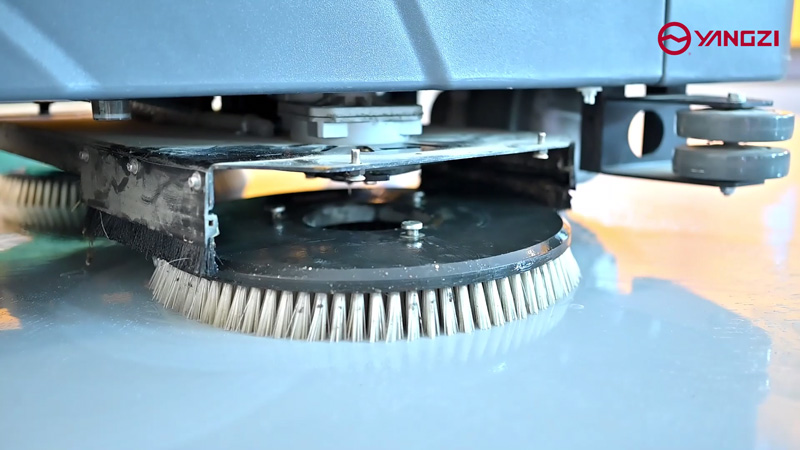 倉庫清潔：真空吸塵器、掃地機和洗地機是您的重要盟友