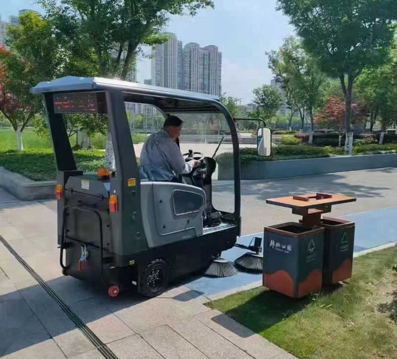 電動(dòng)掃地車(chē)