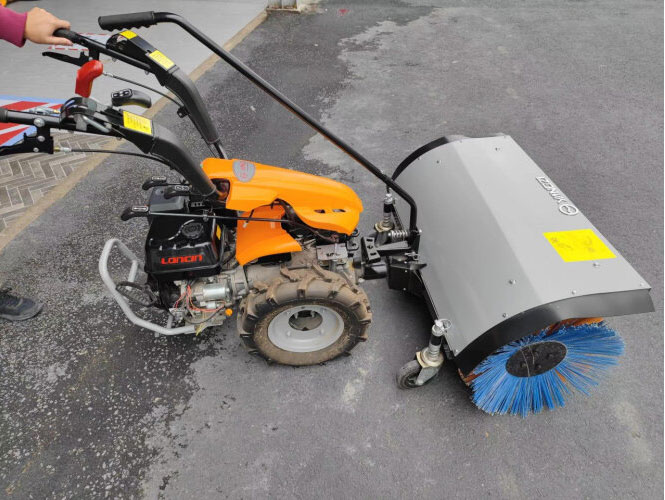 立冬剛過，小型掃雪機(jī)來了
