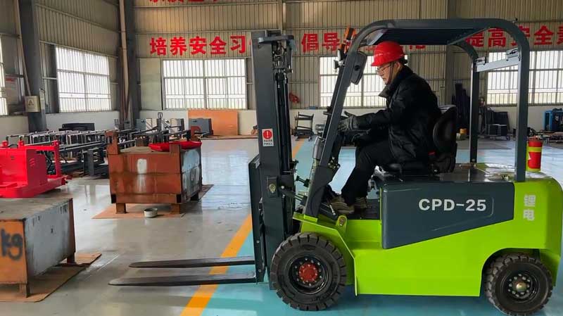 揭穿電動叉車神話！
