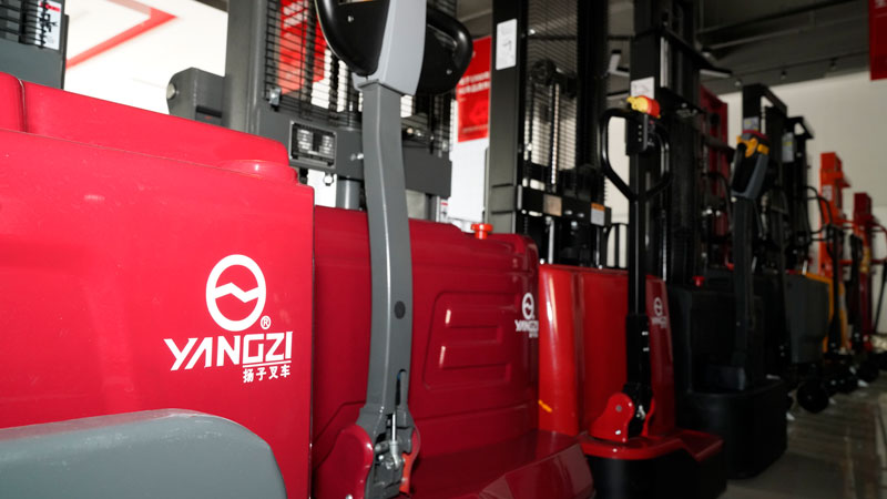 您需要新叉車(chē)的 3 個(gè)跡象