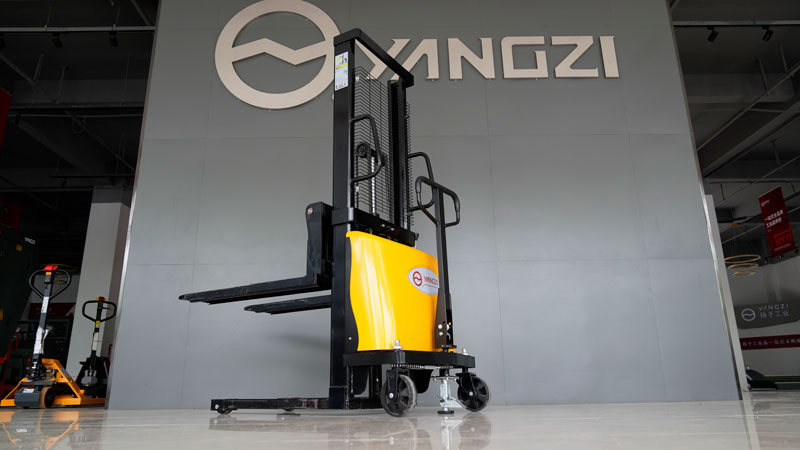 從 IC 叉車(chē)轉(zhuǎn)換為電動(dòng)叉車(chē)