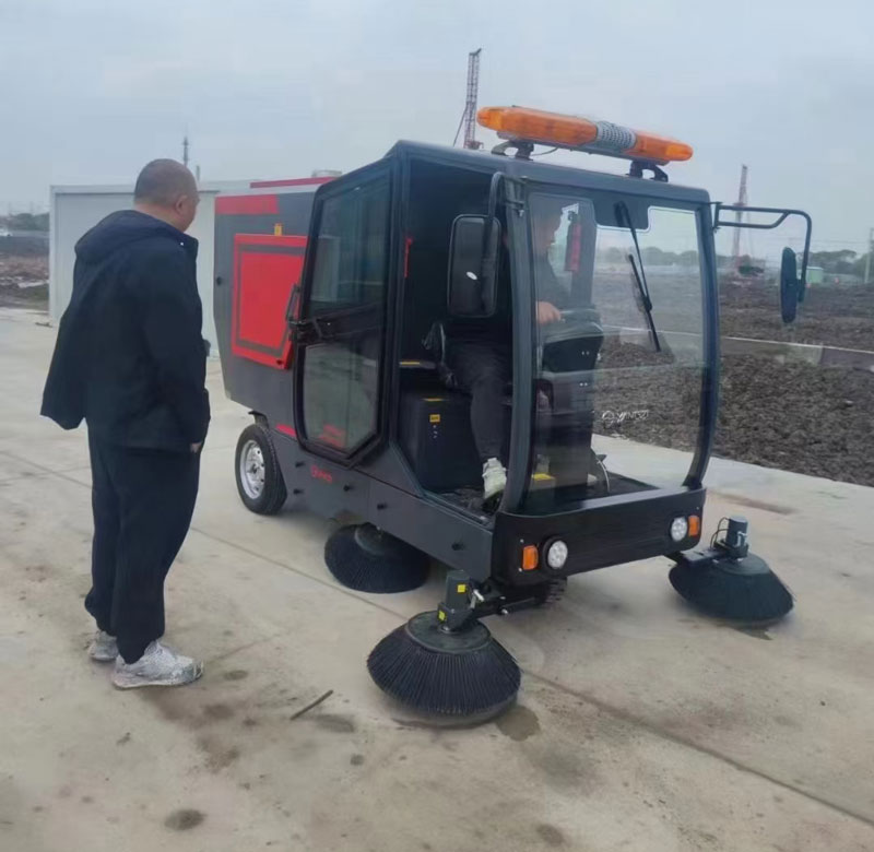 車間清潔掃地車的工作效率怎么樣？能續(xù)航多久?