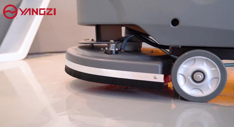 揚(yáng)子洗地機(jī)怎么換刷盤(pán)？