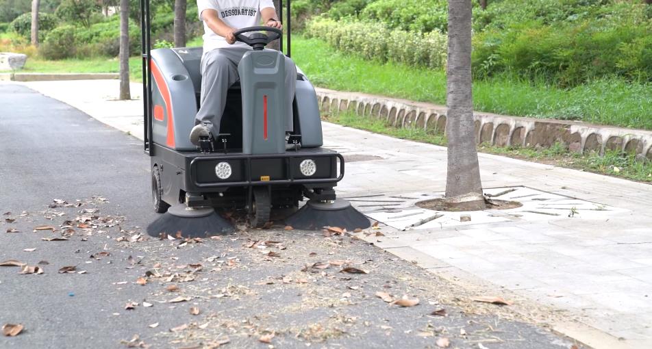 揚(yáng)子掃地車道路清掃車多少錢(qián)
